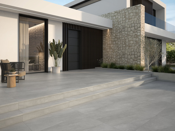 Фронтальная ступень Materia Anti-Slip Rect. Gris 31.5x120 от Gres de Aragon (Испания)