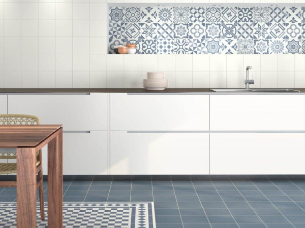 Декор ANTIGUA AZUL 002 20x20 от Ribesalbes (Испания)